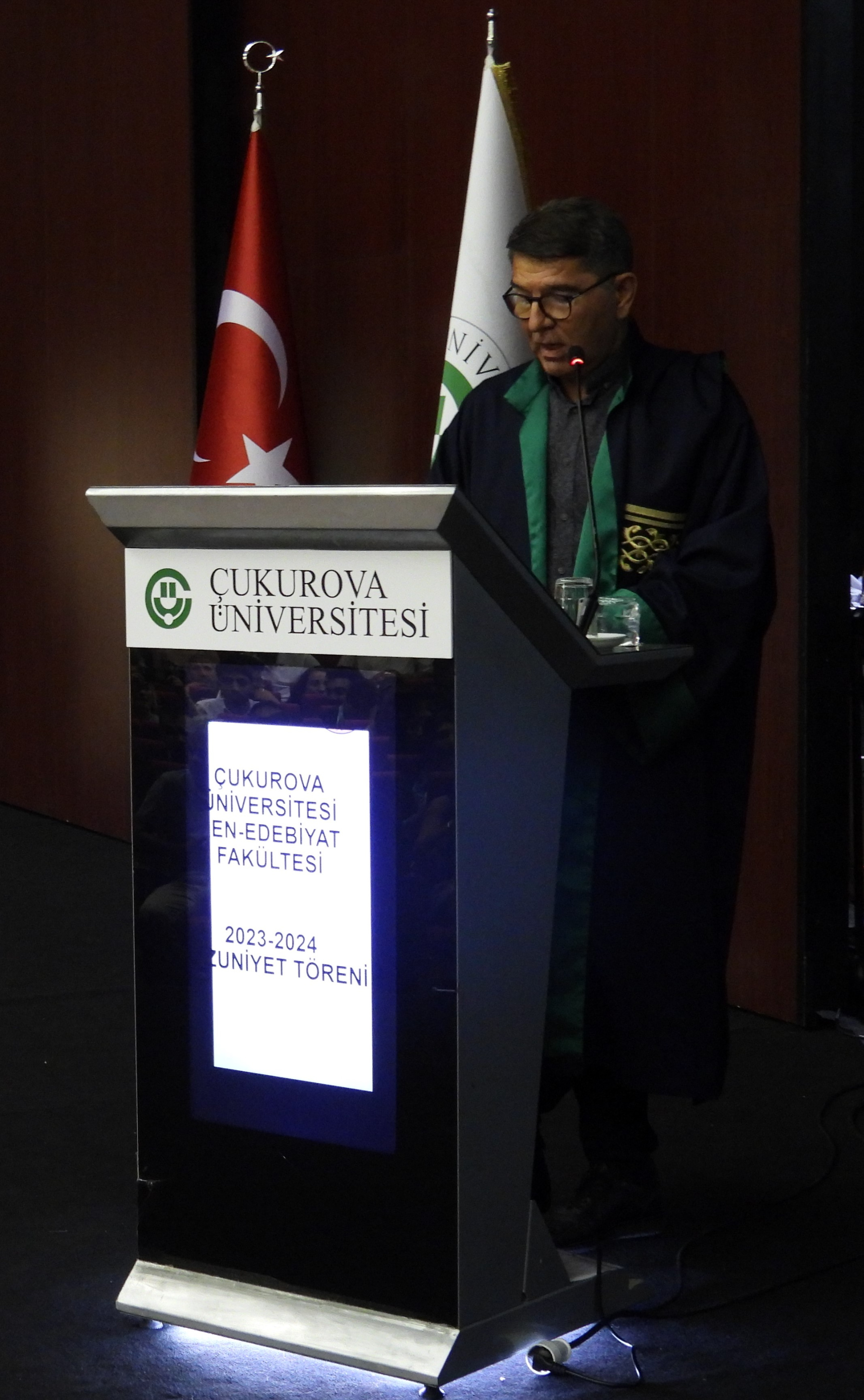 2023-2024 Eğitim-Öğretim Yılı Mezuniyet Töreni Coşkuyla Kutlandı. Dekanımız Prof. Dr. Faruk KARADAĞ Mezunlarımızı Kutladı.